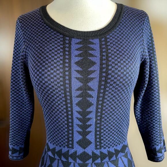 NINA LEONARD ~Black on Blue Geometric Print Sweater Dress ~ Size Medium - Picture 5 of 9